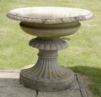 Lot 1057 - A large Victorian and later garden urn