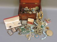 Lot 179 - A box of costume jewellery