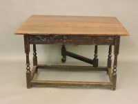 Lot 748 - An oak gateleg table