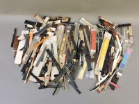 Lot 121 - A large quantity of assorted watch straps and watch bracelets