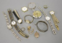 Lot 30 - A 9ct gold ladies Avia mechanical watch