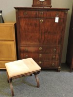 Lot 546 - An early 20th century mahogany secretaire abattant