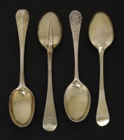 Lot 112 - A set of six Queen Anne silver gilt rat-tail pattern teaspoons