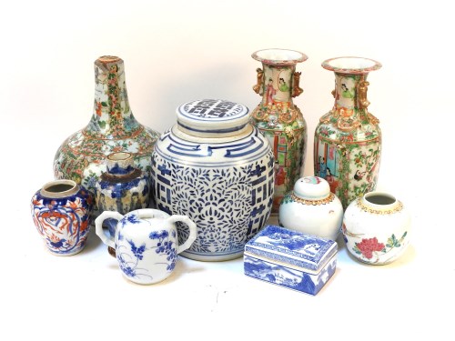 Lot 299 - A collection of Chinese porcelain