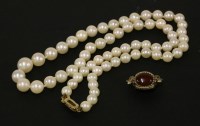 Lot 3 - A single row of graduated pearls