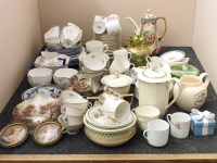 Lot 215 - A quantity of china and glass