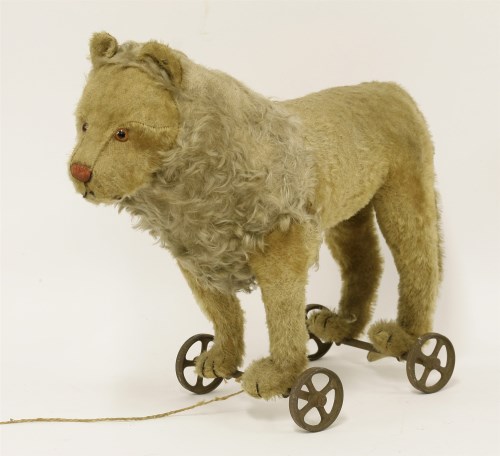 Lot 83 - A Steiff lion on wheels