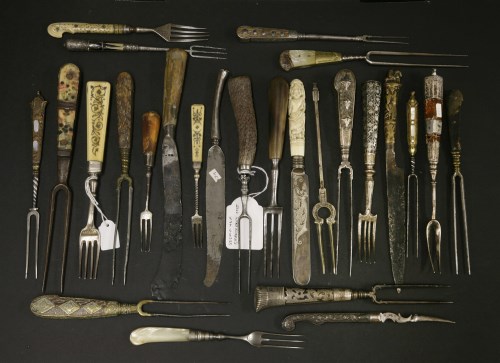 Lot 25 - Twenty-six knives and forks