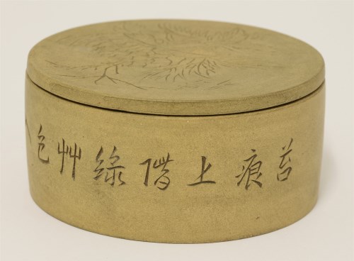 Lot 365 - A Chinese yixing box and cover