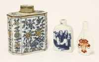 Lot 392 - A Chinese blue and white tea caddy