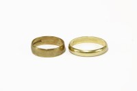 Lot 203 - An 18ct gold wedding ring