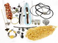 Lot 267 - A quantity of costume jewellery