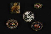 Lot 229 - A collection of brooches