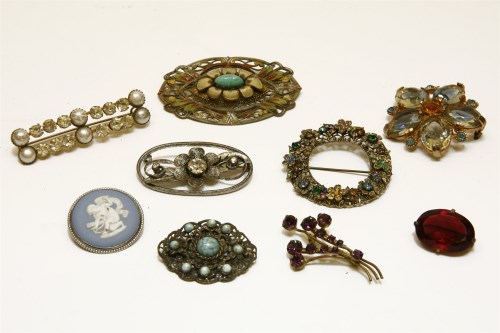 Lot 258 - A collection of costume jewellery