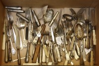 Lot 528 - A box of various cutlery