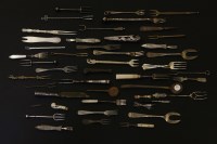 Lot 256 - Small cutlery items