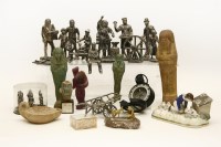Lot 271 - A collection of miscellaneous items