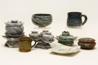Lot 440 - A quantity of various agateware bowls