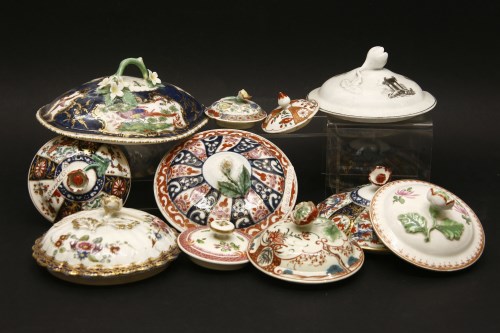 Lot 262 - Eleven pottery and porcelain lids