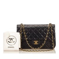 Lot 1040 - A Chanel classic medium lambskin double flap shoulder bag