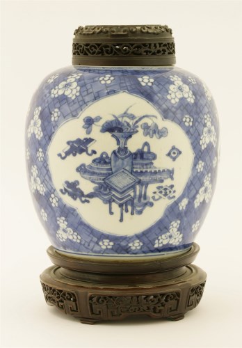 Lot 27 - A Chinese blue and white ginger jar