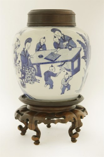Lot 39 - A Chinese blue and white jar