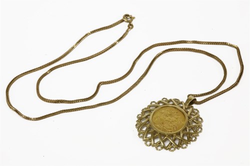 Lot 25 - A 1913 sovereign in a 9ct gold claw set mount