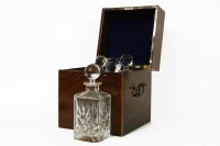Lot 386 - A shell inlaid decanter box