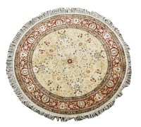 Lot 474 - A circular rug