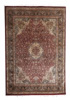 Lot 477 - A rug