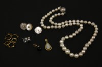Lot 47 - A single row graduating cultured pearl necklace with magnetic clasp