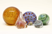 Lot 366 - A quantity of modern glass paperweights