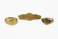 Lot 17 - A Victorian 9ct gold brooch with raised engraved boss to centre