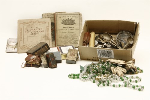 Lot 119 - A collection of collectables