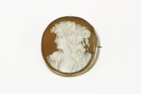 Lot 57 - A gold mounted shell cameo brooch/pendant