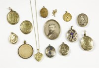 Lot 46 - A collection of lockets