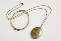 Lot 54 - A gold front and back oval locket