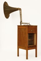 Lot 664 - An early 20th century French penny in the slot cabinet gramophone