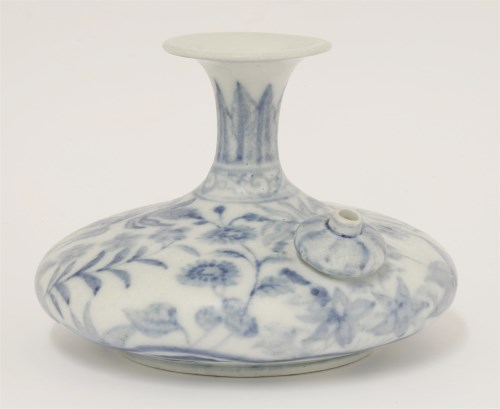 Lot 48 - An unusual blue and white kendi