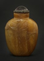 Lot 475 - A Chinese jade snuff bottle