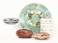 Lot 413 - A collection of Chinese ceramics