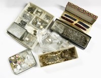Lot 68 - A collection of jewellery and costume jewellery