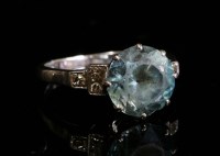 Lot 181 - An Art Deco single stone blue zircon ring