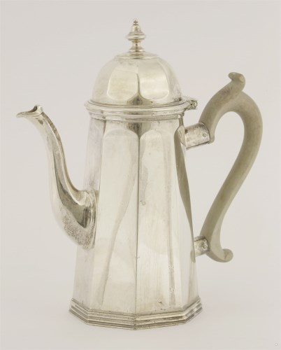 Lot 554 - A late Victorian silver coffee pot