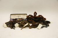 Lot 173 - A collection of beads and buttons