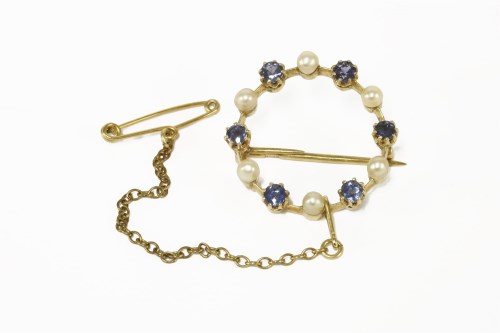 Lot 26 - An early 20th century gold sapphire and seed pearl circle brooch