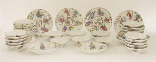 Lot 82 - A collection of famille rose tea bowls