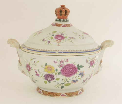 Lot 90 - A Chinese export famille rose tureen and cover