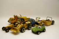 Lot 252 - A quantity of vintage Tonka Toys