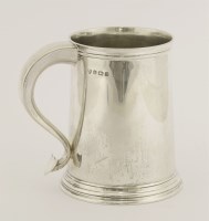 Lot 549 - A George V silver mug